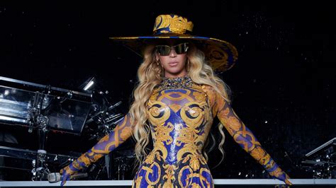 beyonce donatella versace|beyonce versace virgo groove.